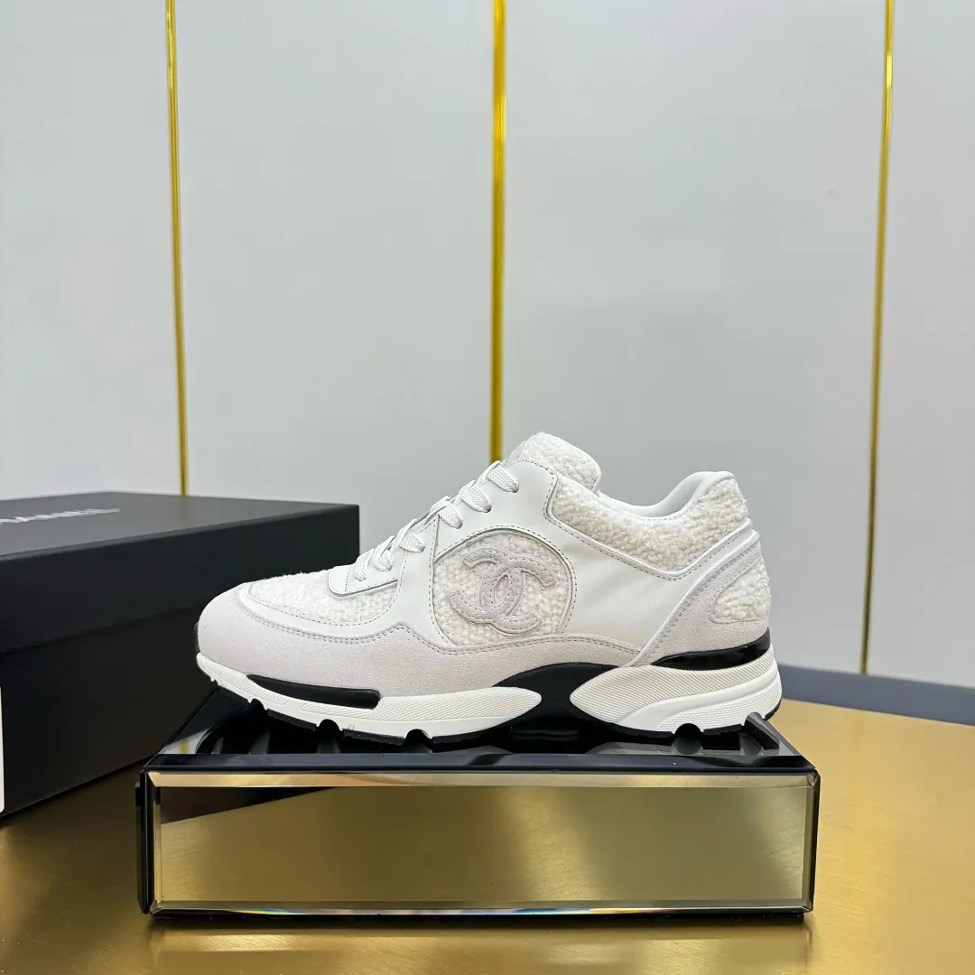 👟👟Ex-factory price 660👟👟 Top version, original quality! ! ! Chanel Chanel - 2025 casual sports shoes, the top casual sports shoes in the counter, this classic design; the upper is electro-embroidered with a variety of techniques; the outsole is fashionable and sporty; the extraordinary inclusion of a variety of color matching elements... The diversified mix and match is very beautiful and versatile, casual, fashionable, sports and outdoor can be taken into account... ꫛꫀꪝ Go➫ Materials: ❶Upper: Original first-layer cowhide ❷Inner: Sheepskin ❸Outsole is based on: original TPU combination outsole, full set of boutique packaging for women 35–41 👉